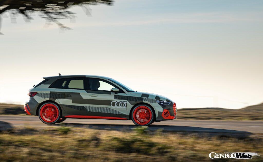 オーマーンで走行テストを行った「アウディ S3 スポーツバック」改良新型。