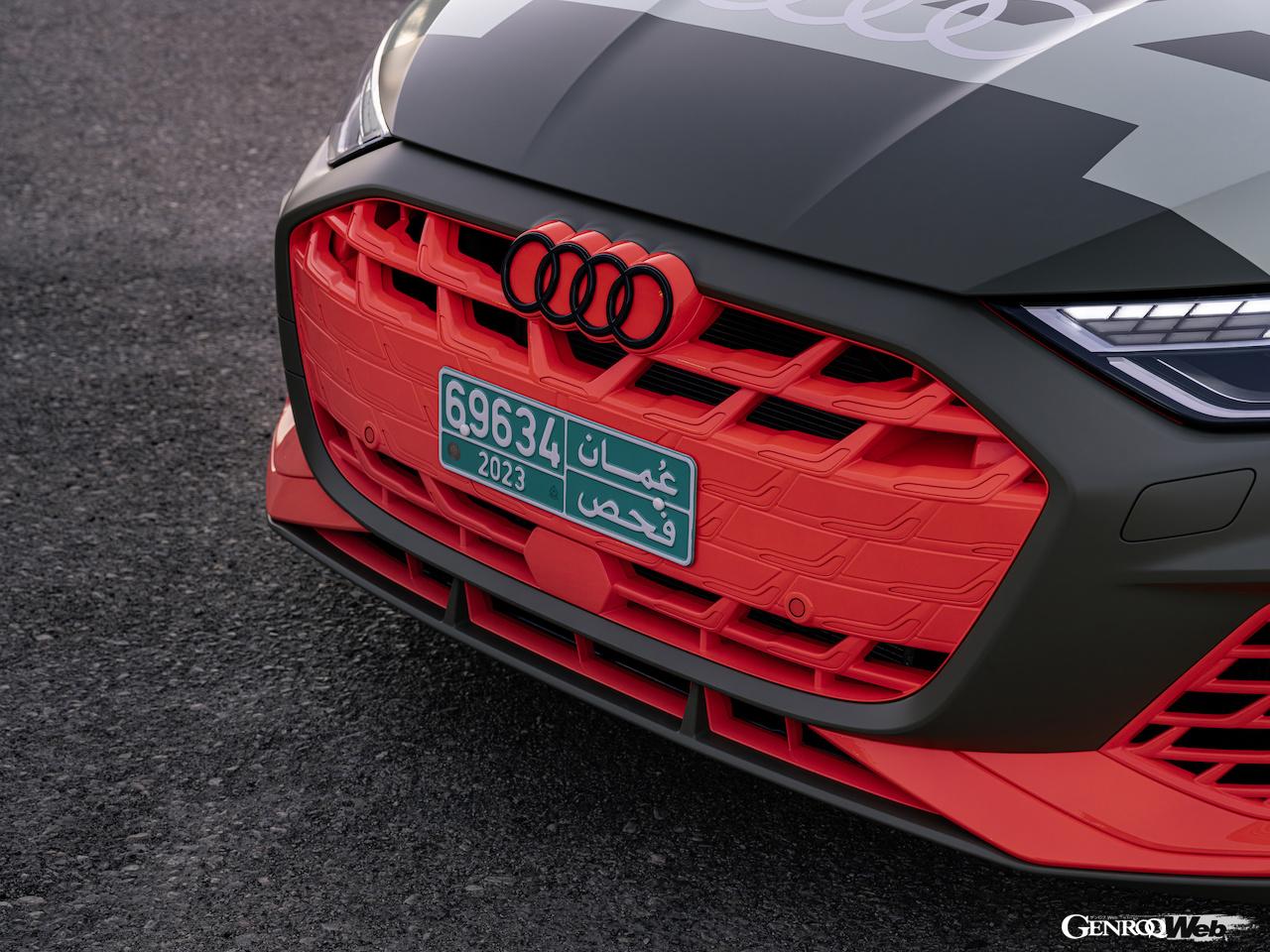 オーマーンで走行テストを行った「アウディ S3 スポーツバック」改良新型。