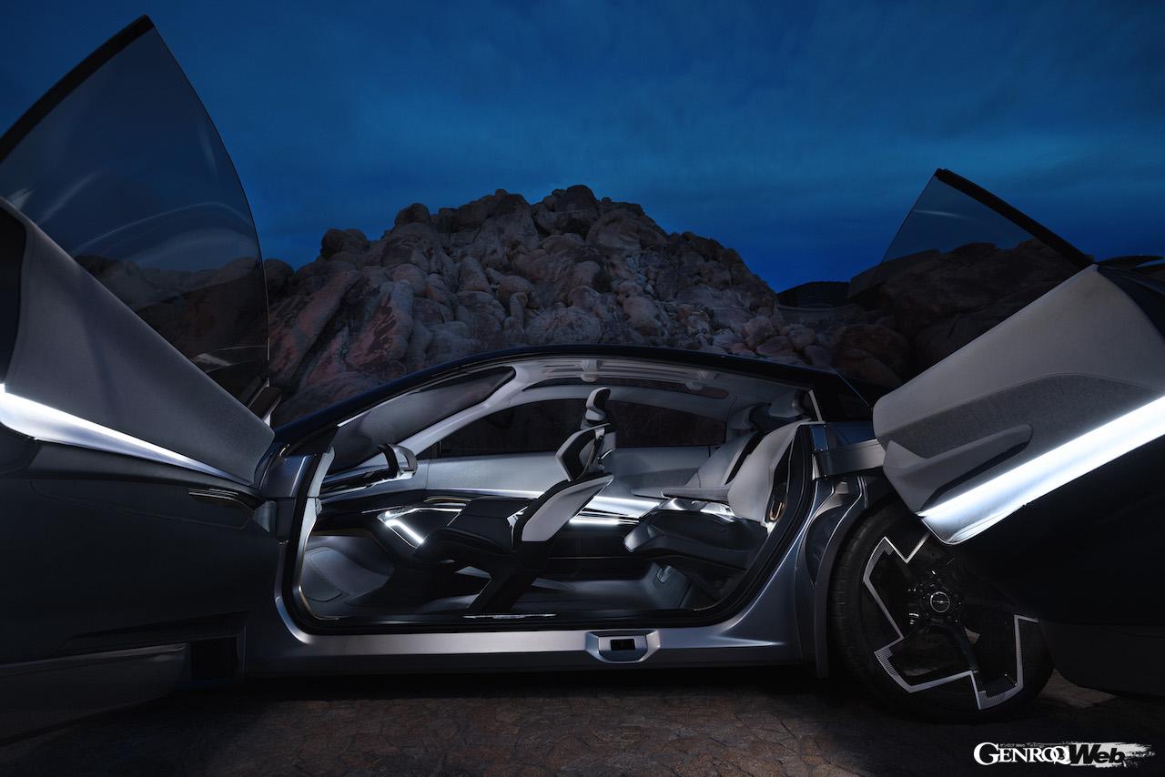 自動運転BEV「クライスラー ハルシオン コンセプト」のインテリア。