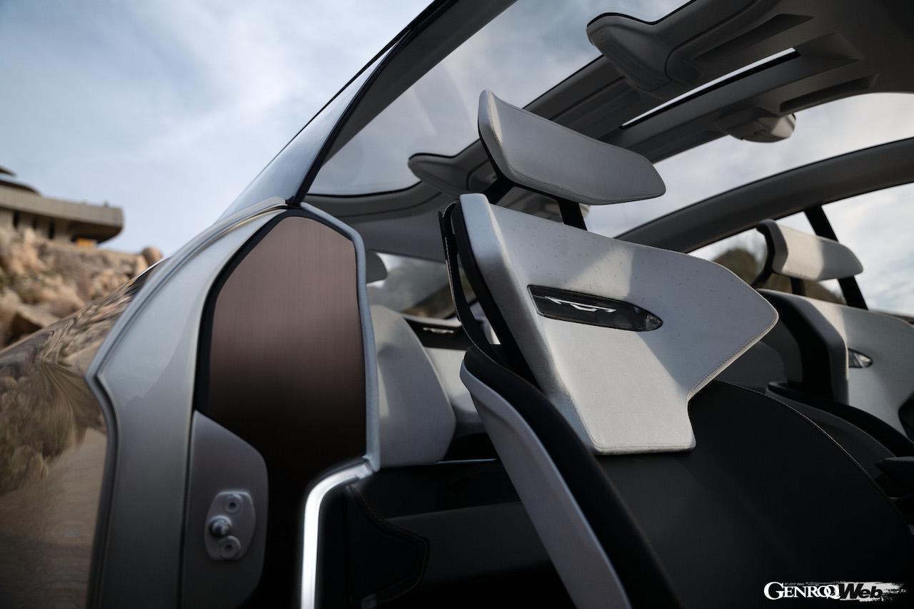 自動運転BEV「クライスラー ハルシオン コンセプト」のインテリア。