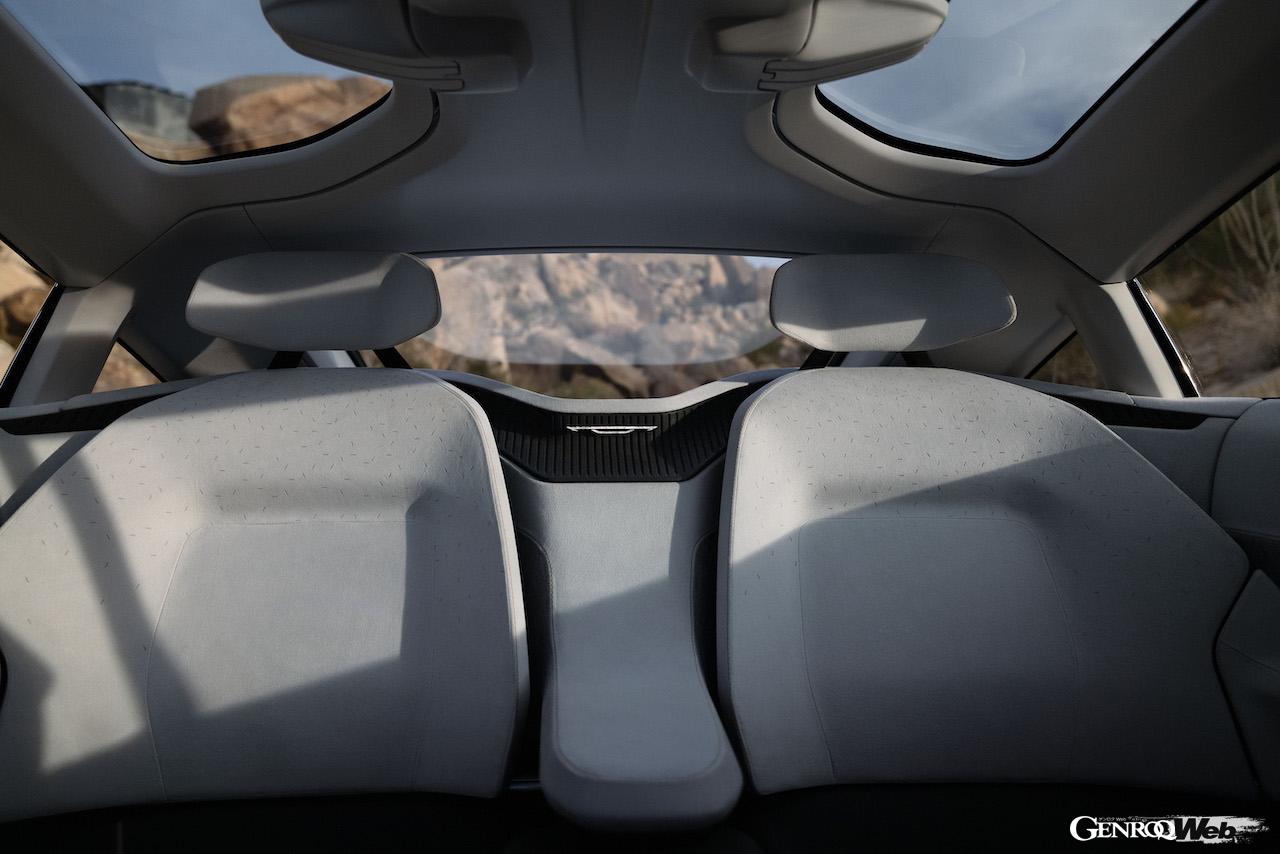 自動運転BEV「クライスラー ハルシオン コンセプト」のインテリア。