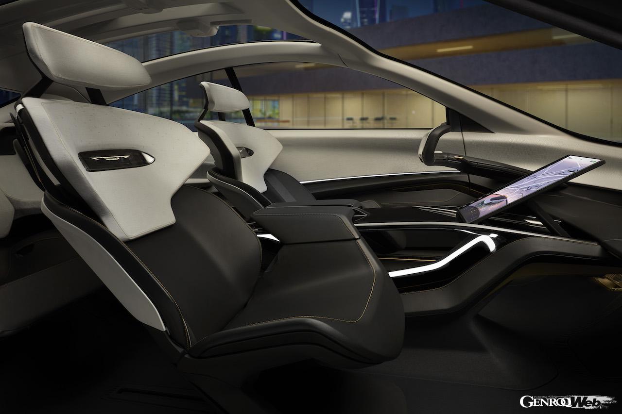自動運転BEV「クライスラー ハルシオン コンセプト」のインテリア。