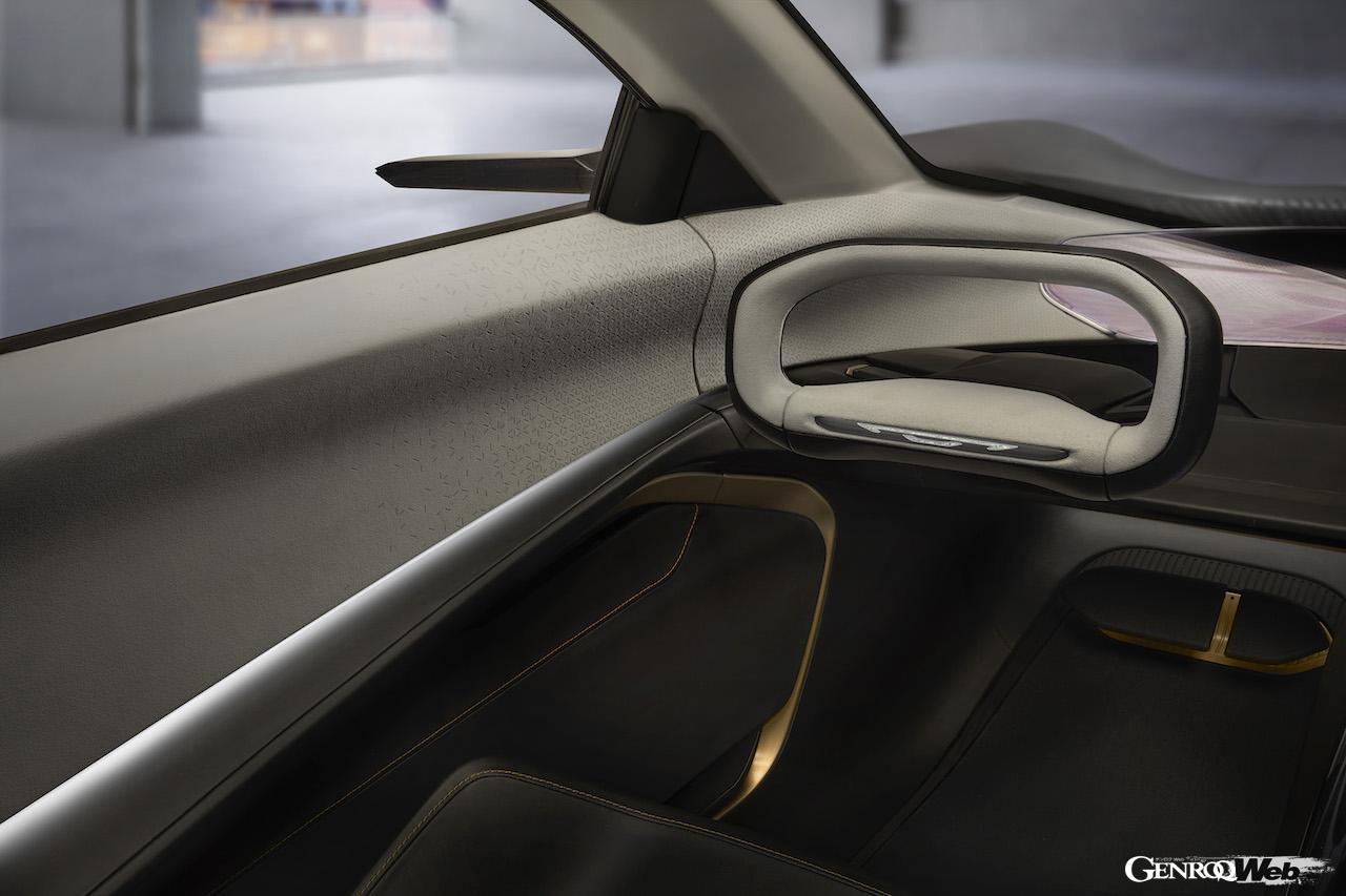 自動運転BEV「クライスラー ハルシオン コンセプト」のインテリア。