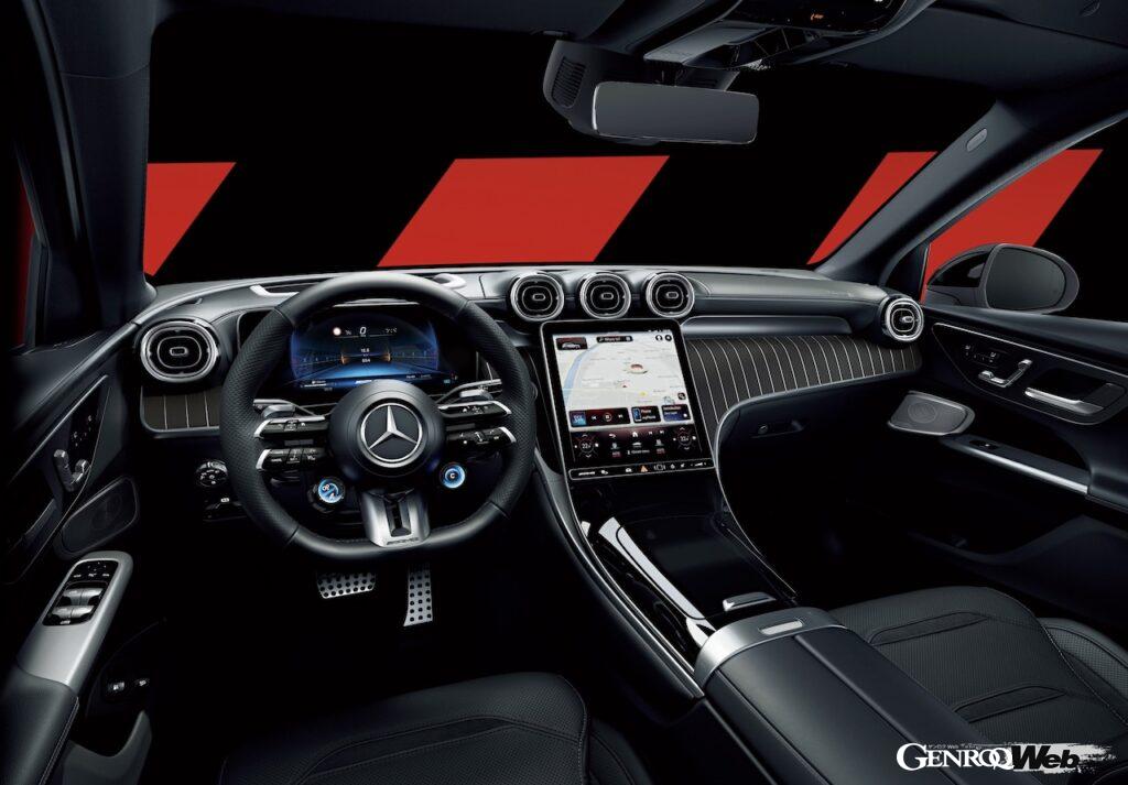 ドライバー重視のコクピットは、12.3インチ・大型コックピットディスプレイと、縦型の11.9インチ・メディアディスプレイを配置。「ARTICO／MICROCUTスポーツシート」が標準搭載される。