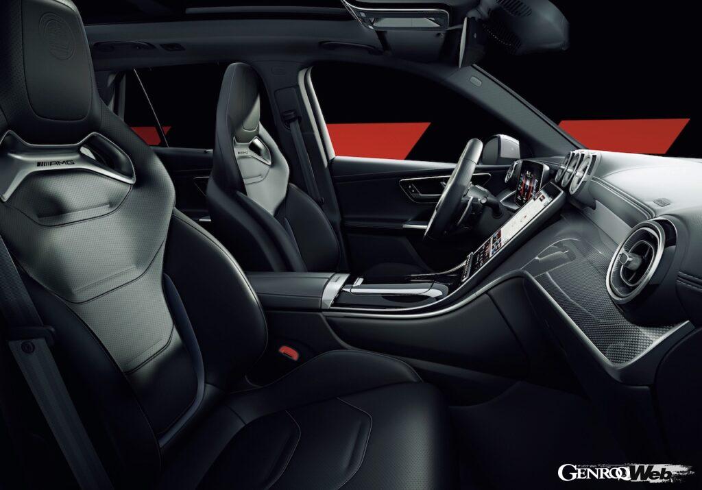 標準装備の「AMG専用ナッパレザースポーツシート」は、横方向のホールド性に優れ、サーキット走行時にも安定したドライビングポジションをキープする。