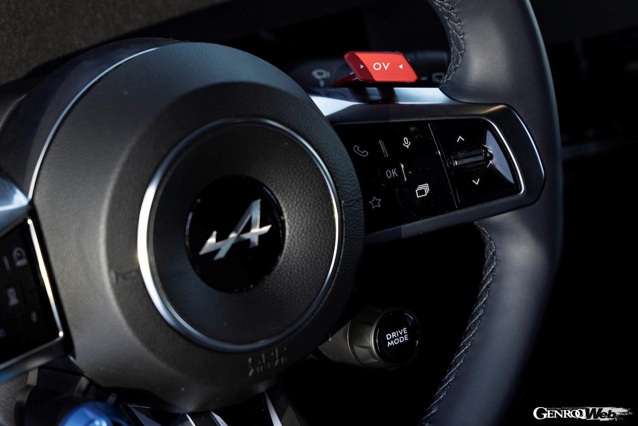 フル電動コンパクト「アルピーヌ A290」のステアリングホイール。