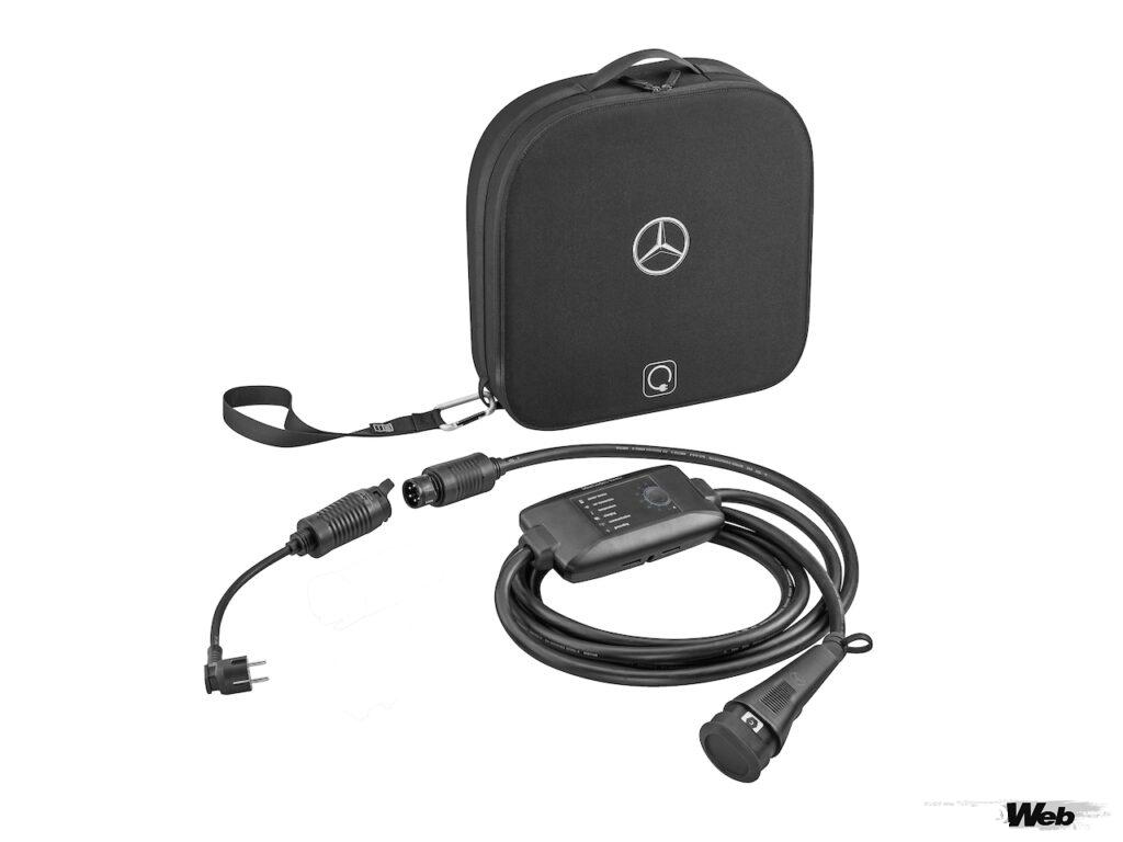 メルセデス・ベンツの携帯充電システム「フレキシブル・チャージング