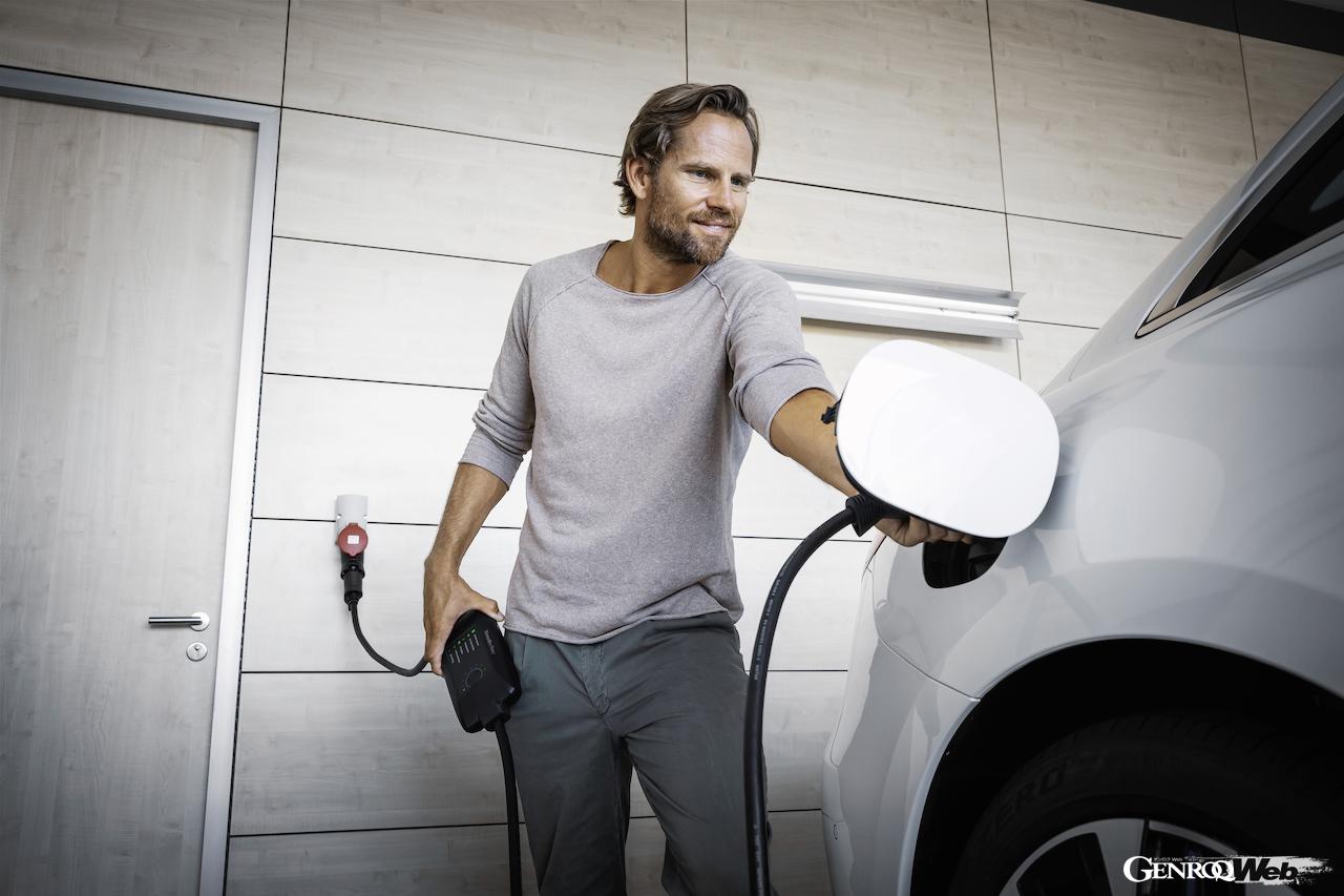 出先でもコンセントさえあれば、EVやPHEVに充電可能なメルセデス・ベンツの「フレキシブル・チャージング・システム・プロ」。