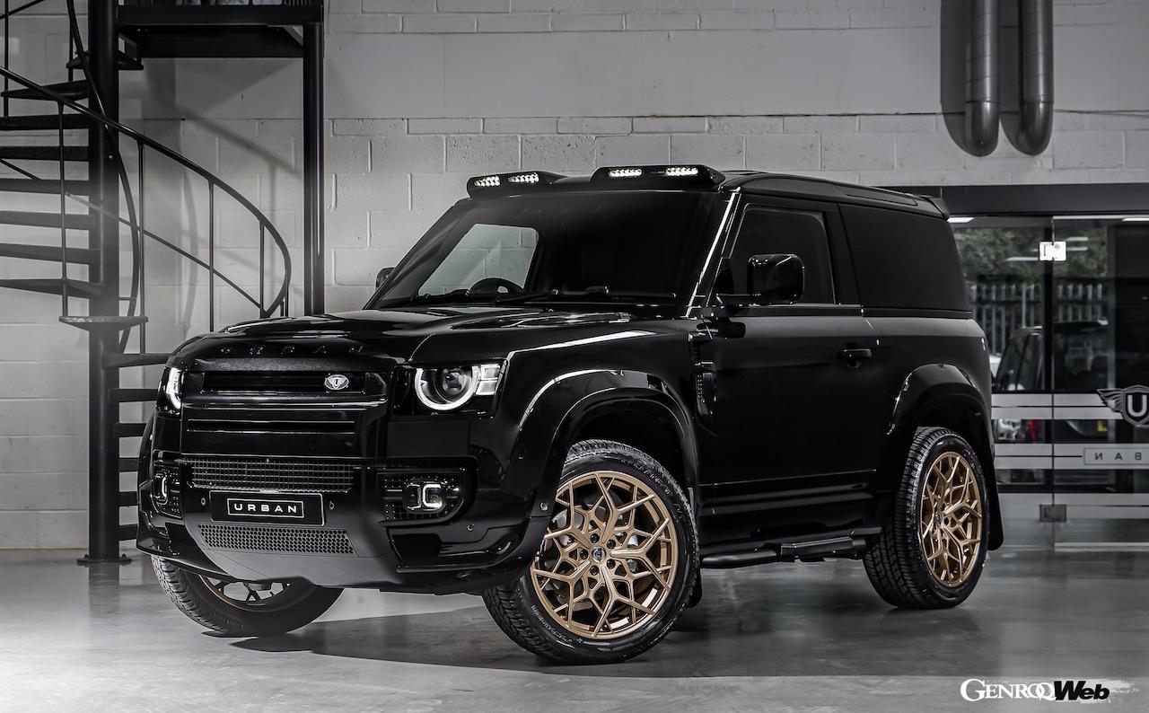 アーバン・オートモーティブは、市販仕様を上まわるクオリティ「OEM+」をポリシーに掲げる。写真はディフェンダー 90に装着された「アーバン・ワイドトラック・パッケージ」。