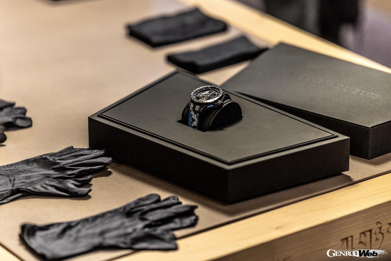 ランボルギーニ・スクアドラコルセのパートナー、ロジェ・デュブイによる時計製作体験。