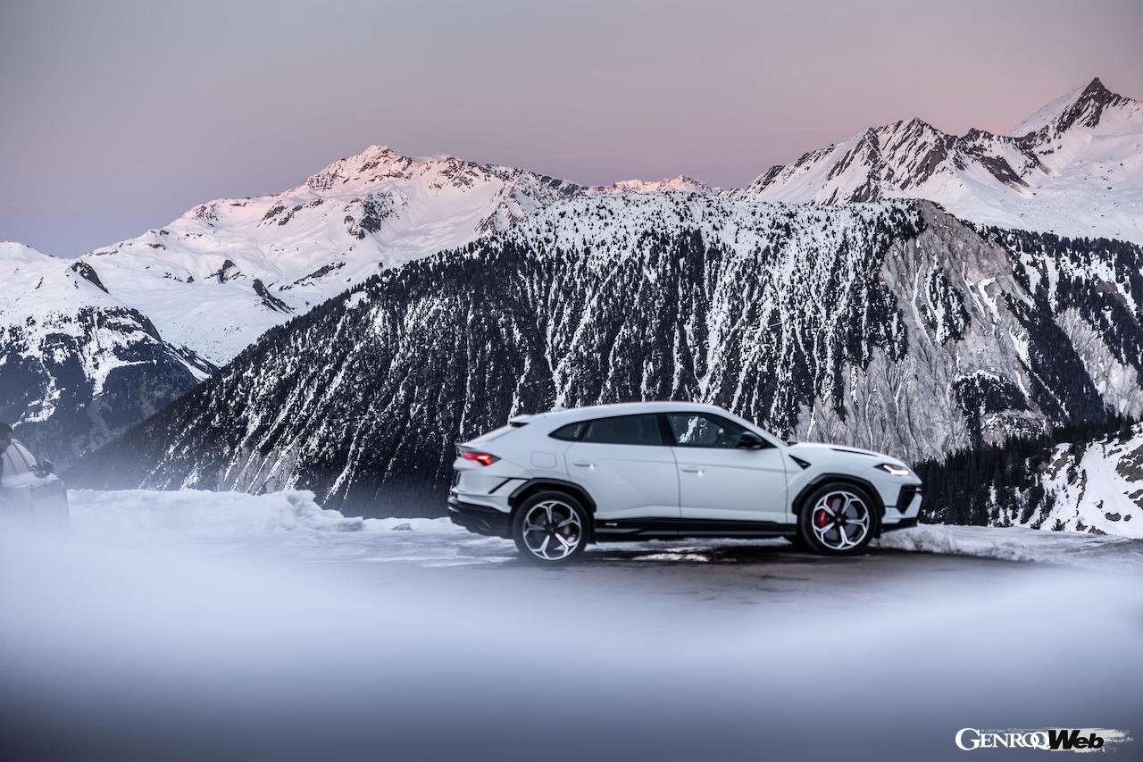 ランボルギーニのウィンターツアーに投入された「ウルス S」。