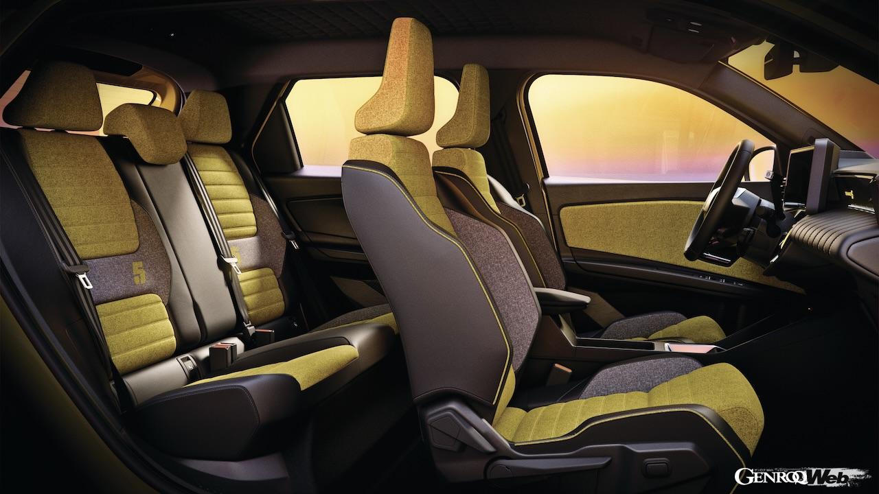 フル電動コンパクト「ルノー 5 E-Tech エレクトリック」のインテリア。