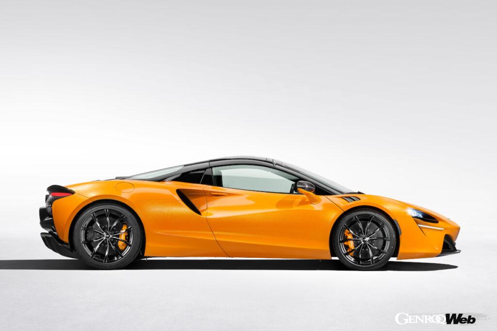 クローズド時のシルエットも美しい。Cピラー部分は一部がガラスとなって、いるので、後方視界を妨げない。