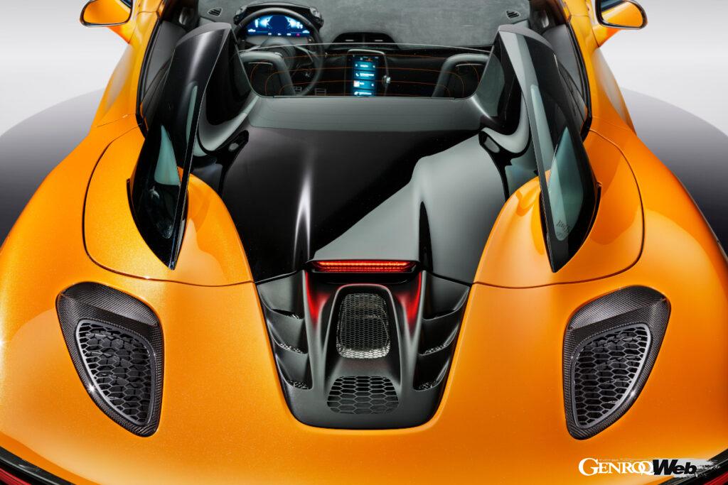 リヤフェンダー上にはパワートレイン冷却用のダクトが追加された。