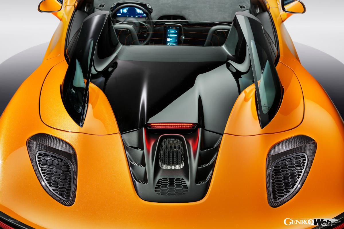 リヤフェンダー上にはパワートレイン冷却用のダクトが追加された。