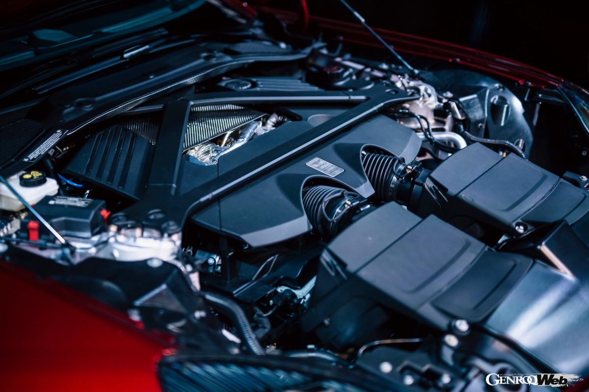 665PSと800Nmを発揮するAMG製4.0リッターV型8気筒ツインターボエンジン。