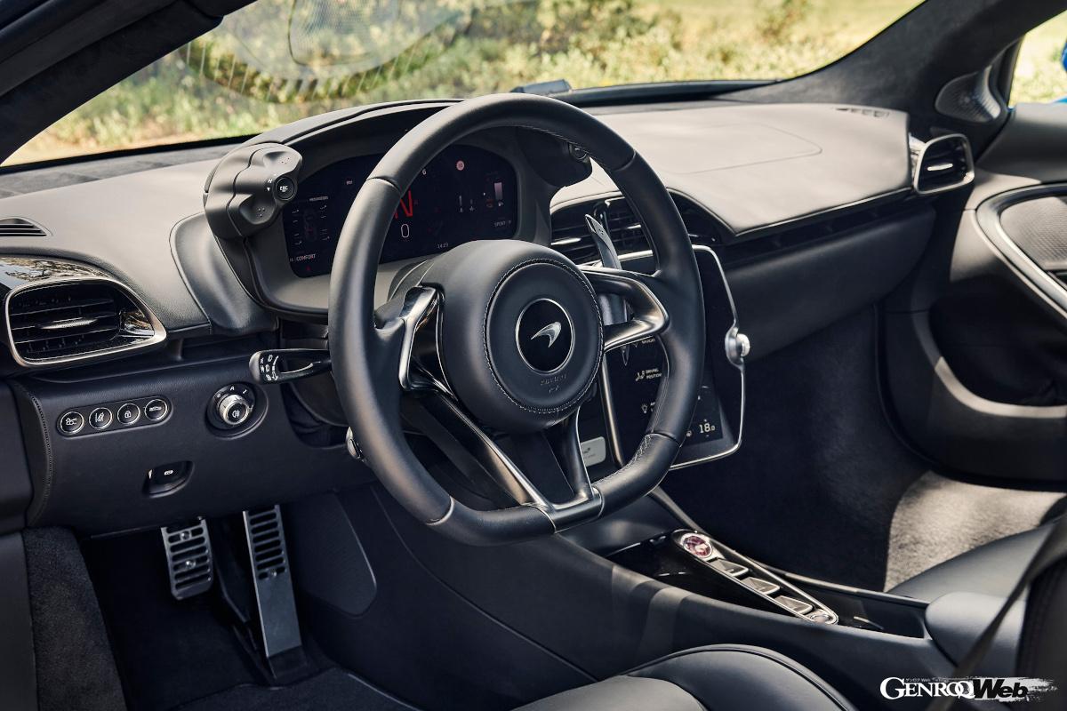 パッセンジャーコンパートメントの後方下にレイアウトされるバッテリーパックは、7.4kWhの容量を持つもので、その重量は88kg。