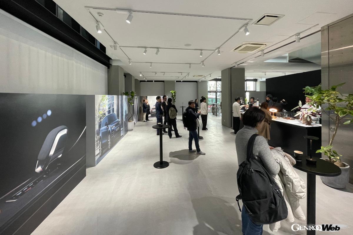 広々としたイベント会場。混雑した渋谷を訪れた際のオアシスになるだろう。