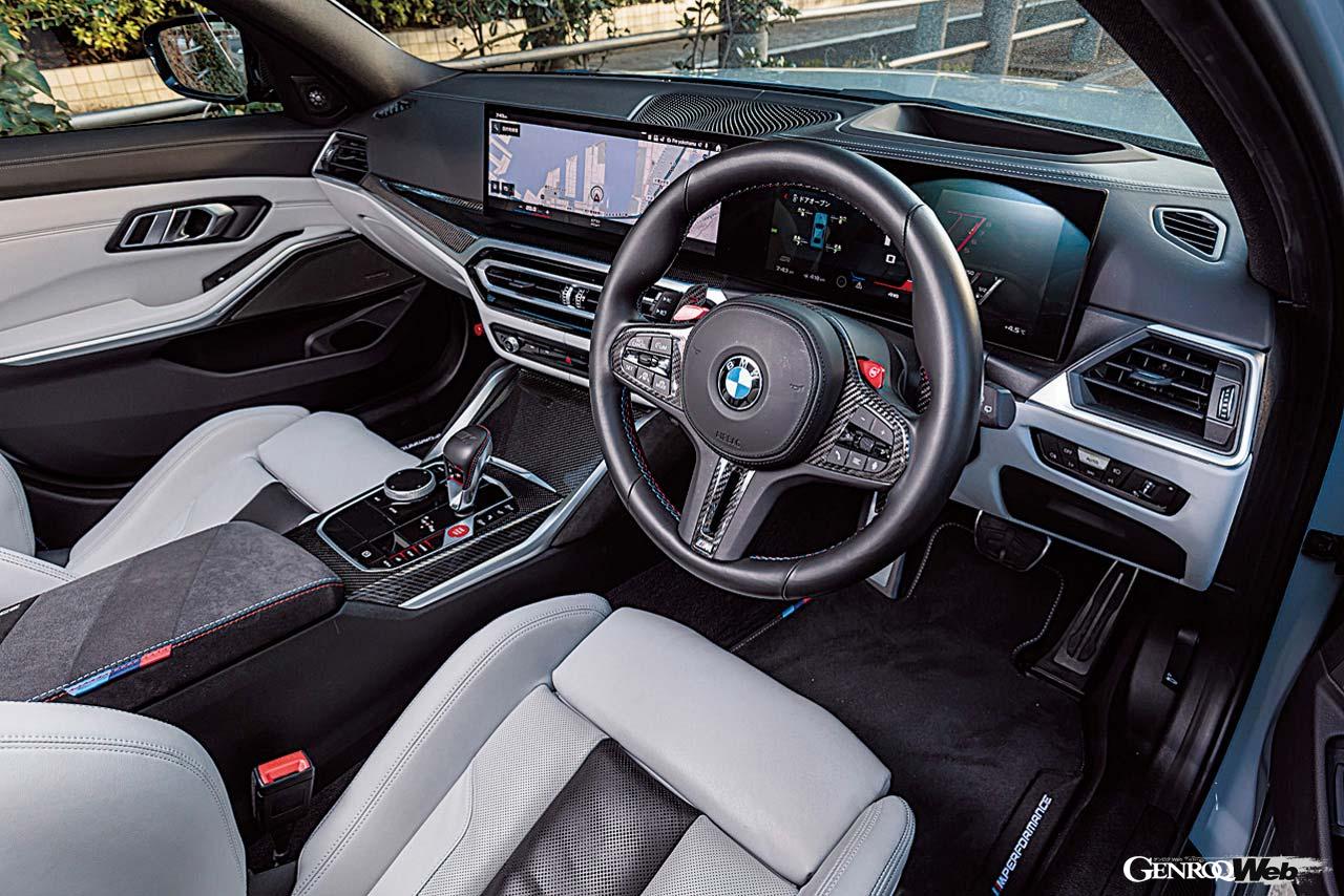 視認性に優れるカーブドディスプレイは最新BMWの証である。センターコンソールをドライバー側に傾ける伝統はM3ツーリングにも受け継がれている。