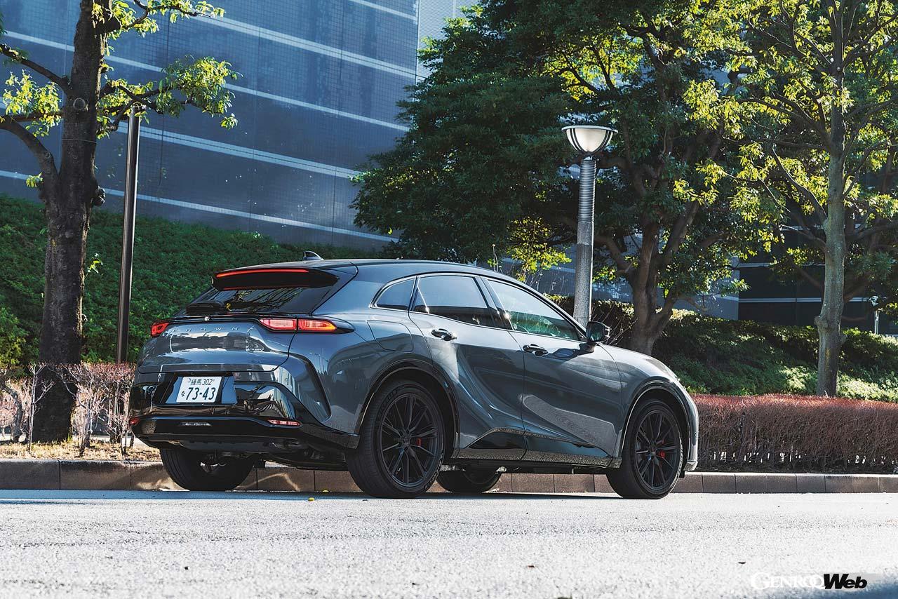 21インチホイールはRSはマットブラックの専用デザインとなる。