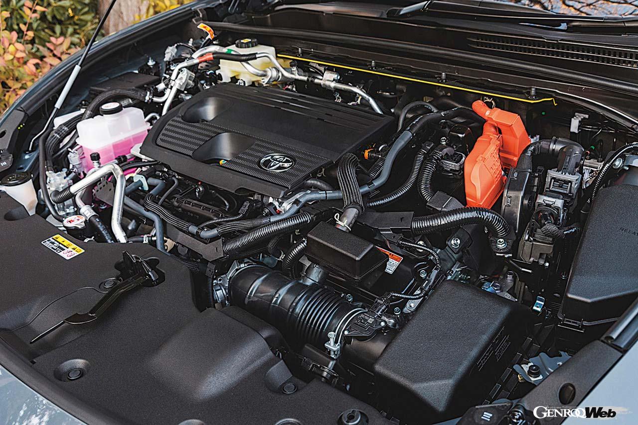 エンジンはHVとも共通の2.5リッター直4。エンジンを使ってバッテリーに積極的に充電するモードも備える。