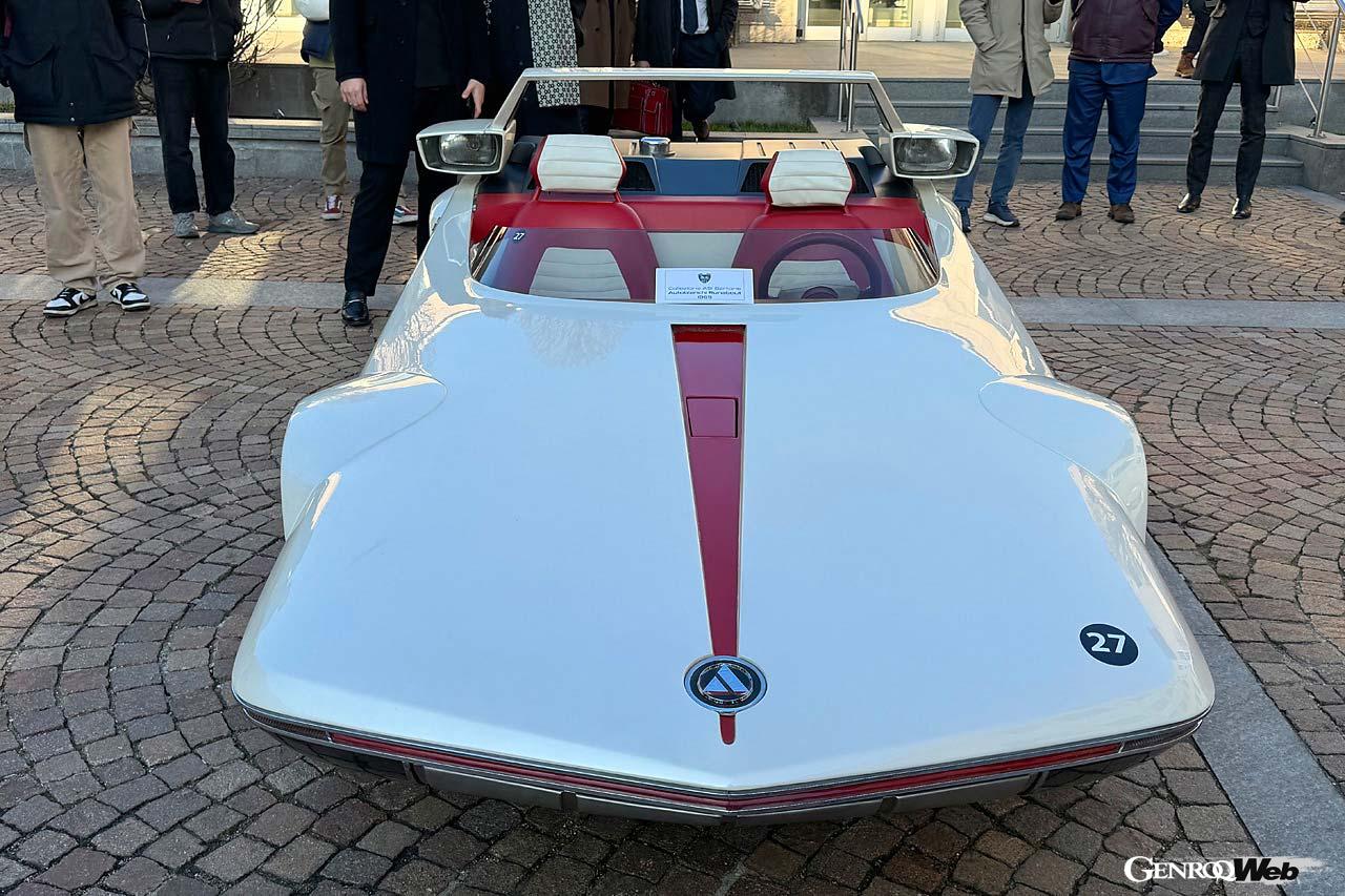 会場には1969年のアウトビアンキ・ラナバウト、1976年のフェラーリ・レインボーといった貴重なデザインスタディから1968年のランボルギーニ・エスパーダ、1972年のウラッコ、1970年のアルファロメオ・モントリオール、1969年のマセラティ・カムシン、1989年のシャマル、1994年のクアトロポルテ、1977年のディーノGT4、そして1974年のランチア・ストラトスが集結。それでも彼の遺した作品のほんの一部に過ぎない。