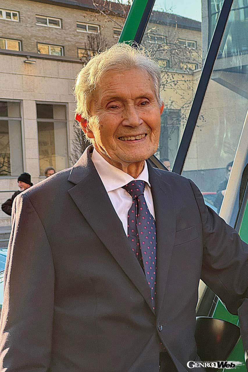 ランボルギーニ・カウンタック。ガンディーニの名を世界に知らしめた傑作はまた、厳格だった父が初めてその仕事を認めた記念すべき1台でもあった。傍らに佇む彼の表情が、それを物語っている。