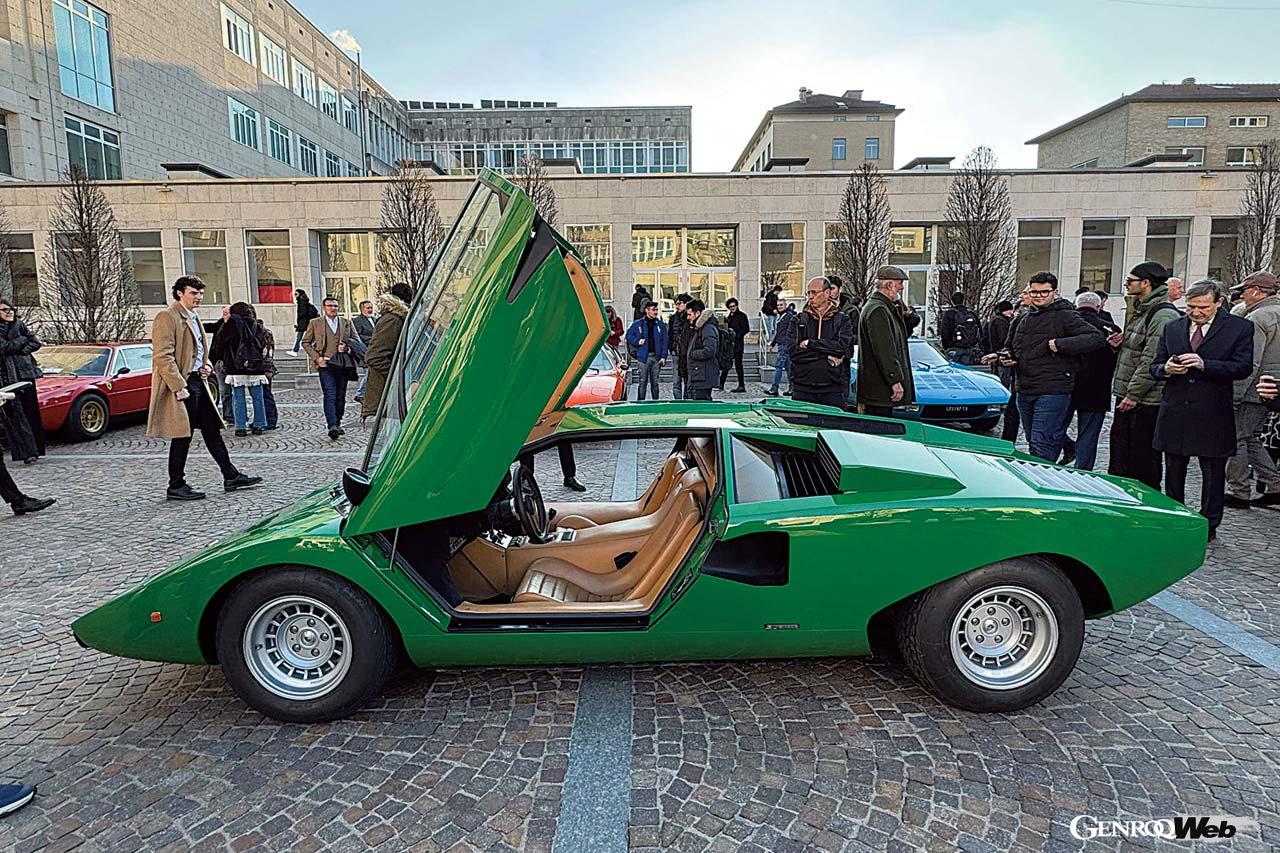 ランボルギーニ・カウンタック。ガンディーニの名を世界に知らしめた傑作はまた、厳格だった父が初めてその仕事を認めた記念すべき1台でもあった。傍らに佇む彼の表情が、それを物語っている。