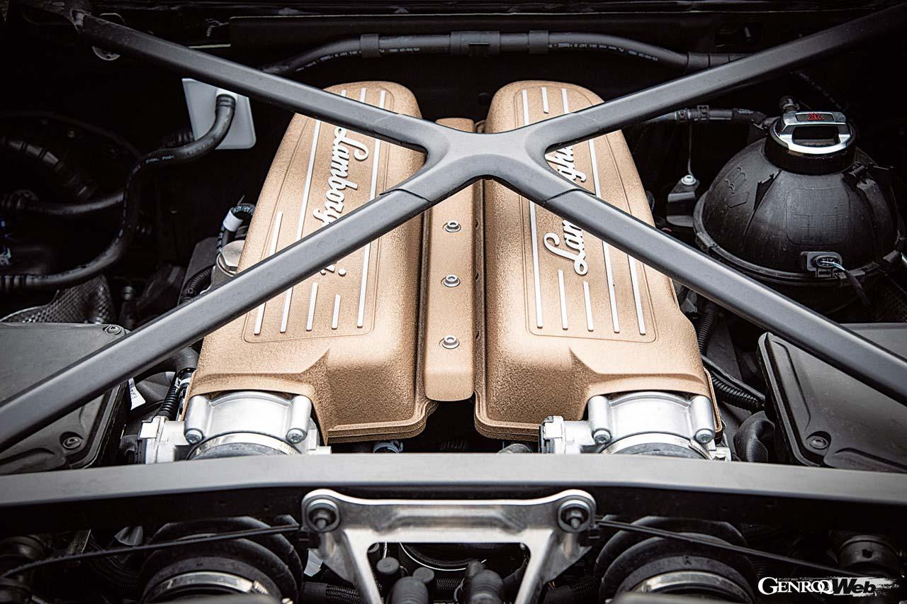 ウラカンの最新モデルであり、おそらく最後のモデルとなるテクニカ。V10エンジンのパワーは640PSで後輪を駆動し、4WSも備える。