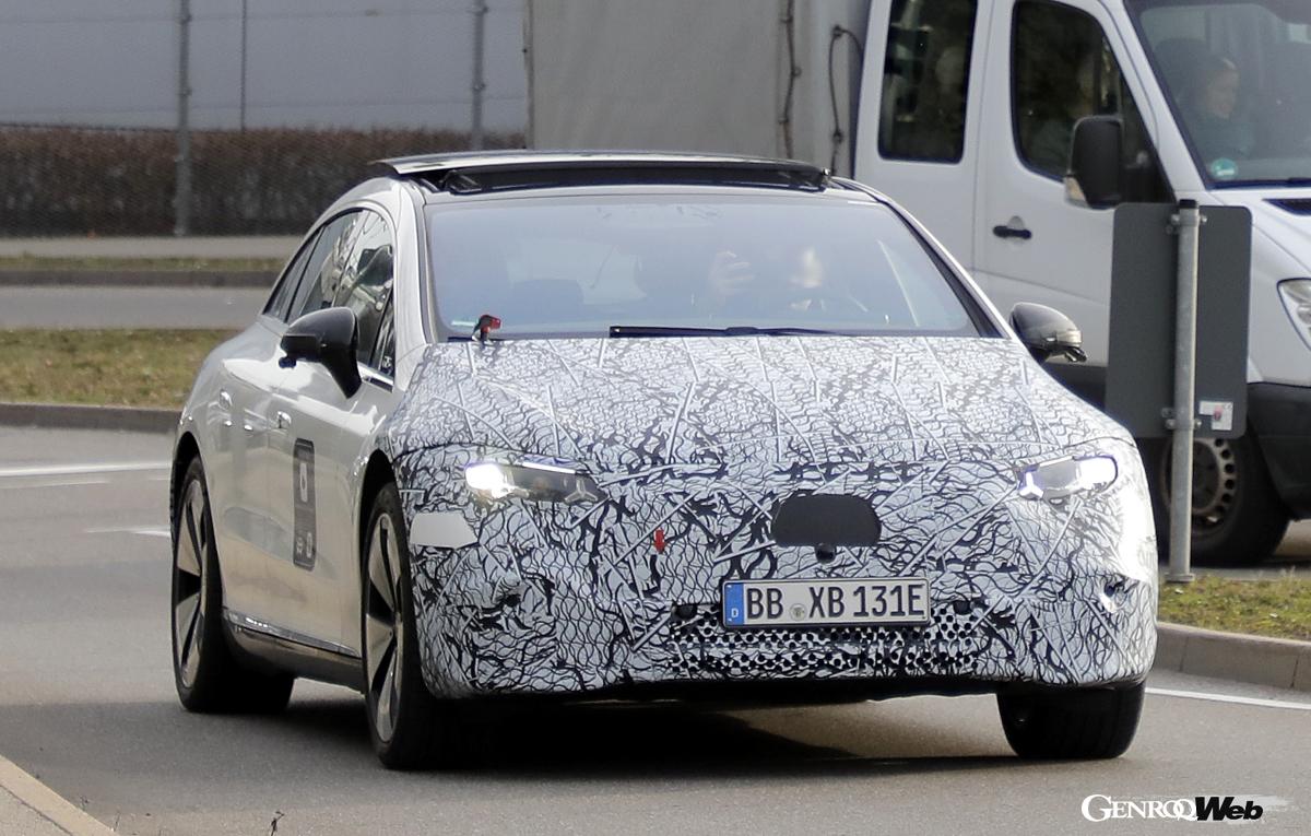 メインターゲットとする中国市場で苦戦していると言われる「メルセデス・ベンツEQS」が、間もなく最初のフェイスリフトを受けて登場する。