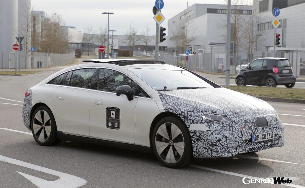 メルセデス伝統のイメージを復活させたフロントグリルが追加されるようだ。