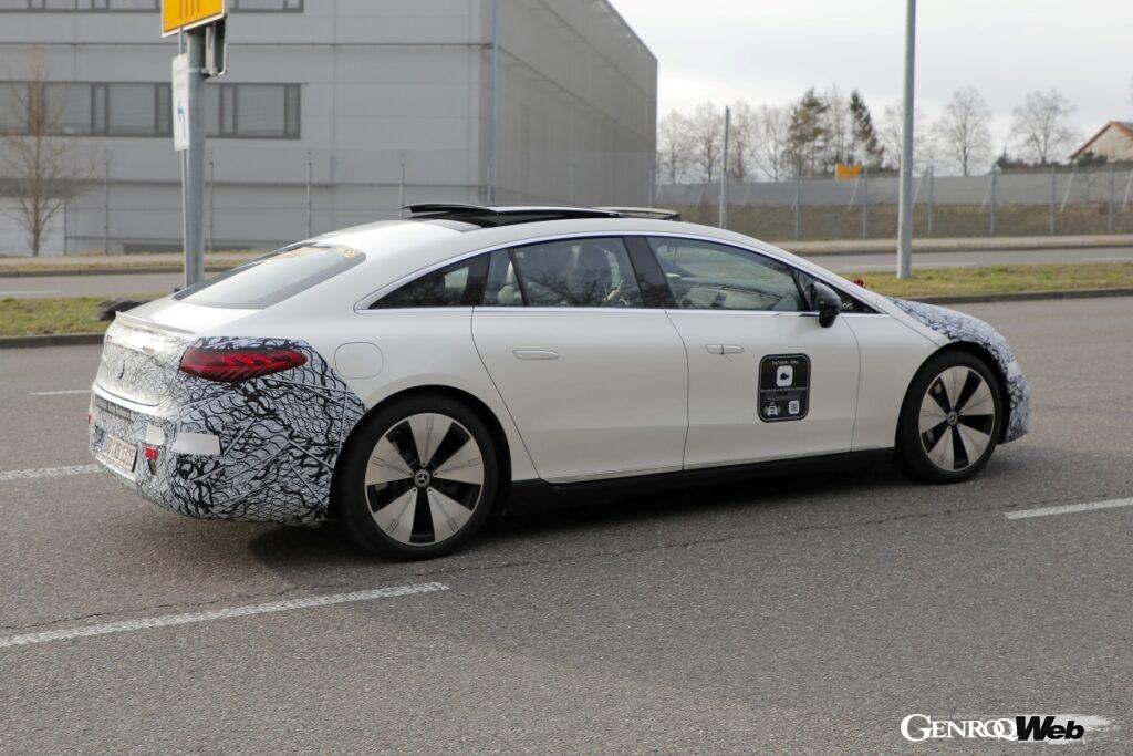 スポーティーなルーフラインによって、後席のヘッドルームが不足していることが苦戦の一因とメルセデスは分析しているという。