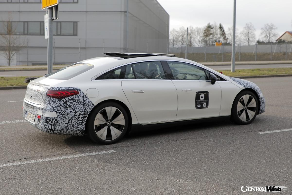 スポーティーなルーフラインによって、後席のヘッドルームが不足していることが苦戦の一因とメルセデスは分析しているという。