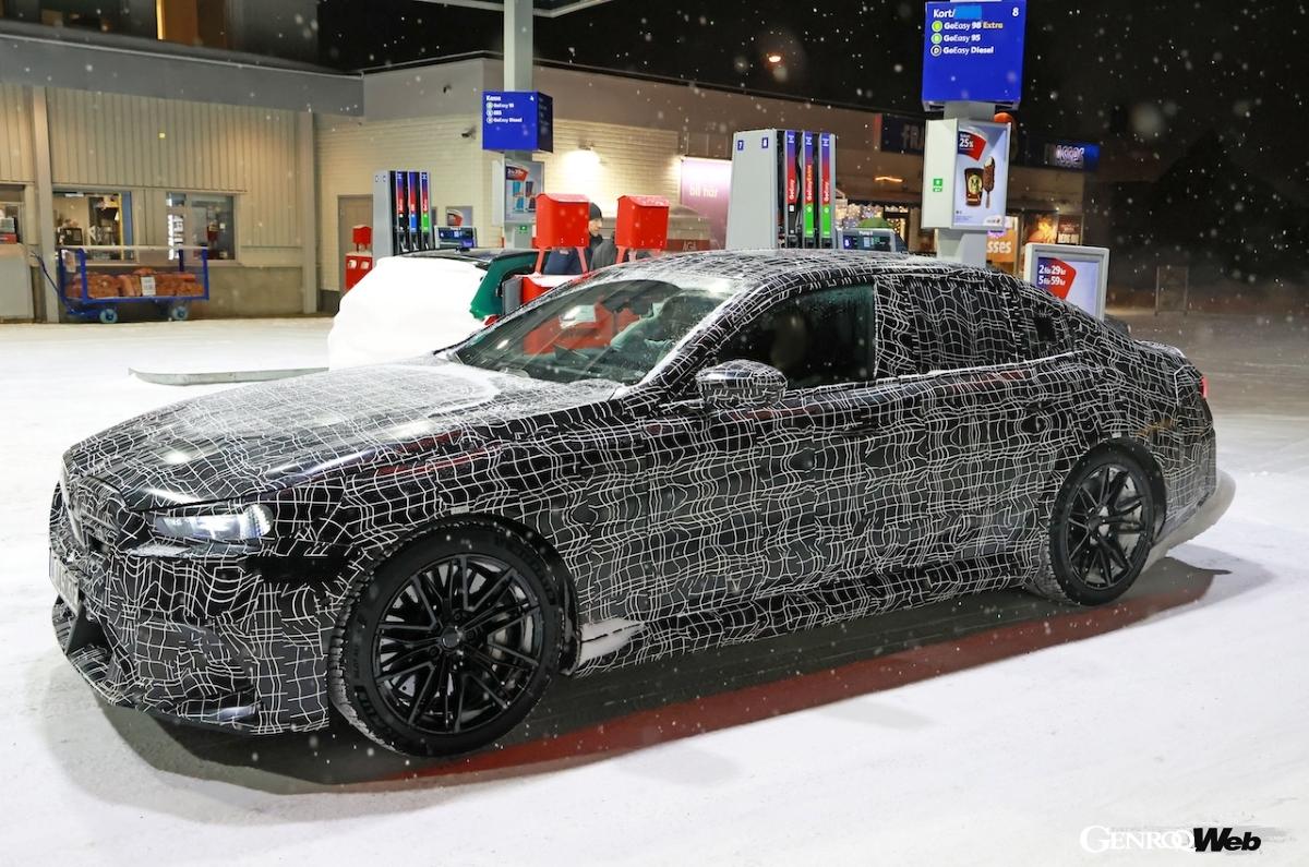 セダン、ツーリングともに最高出力は800馬力を超えるか？