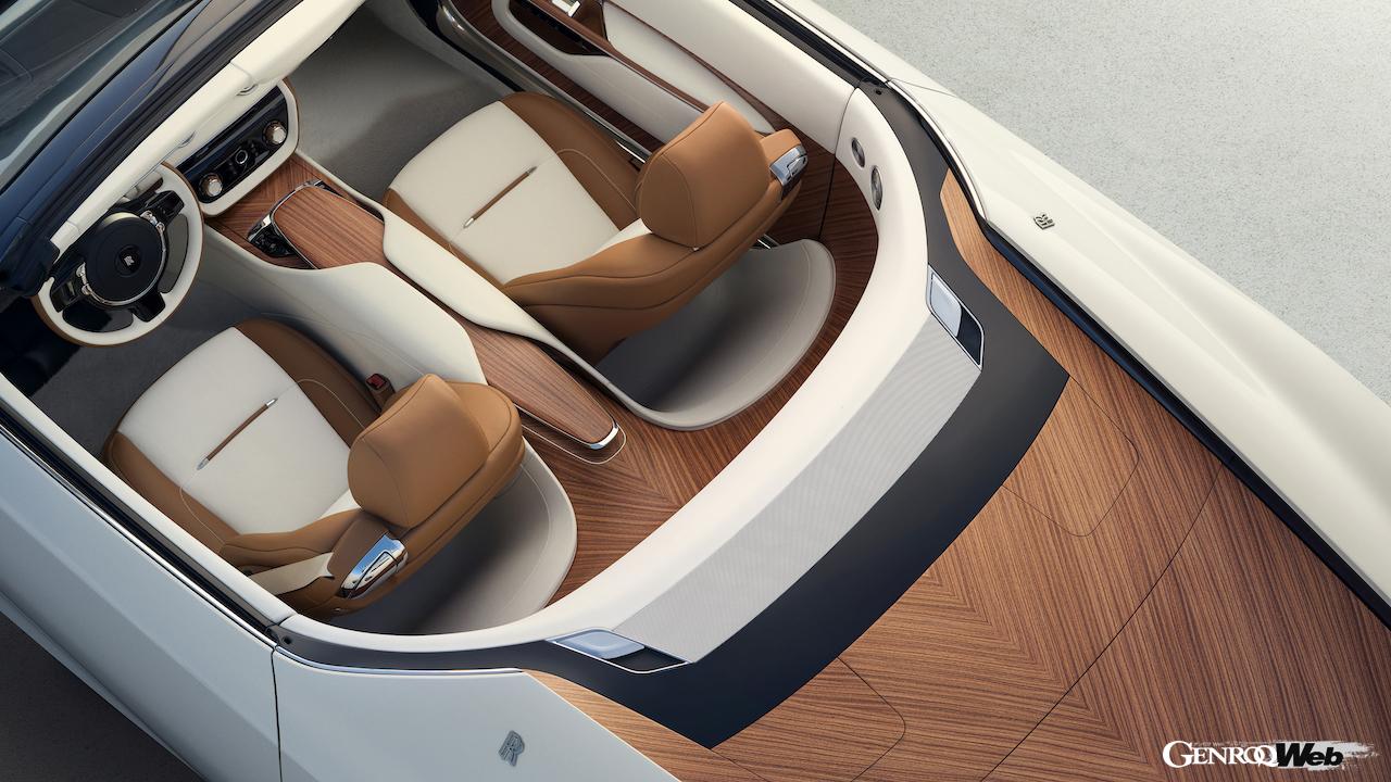 世界に1台のみのロードスター「アルカディア ドロップテイル」のインテリア。