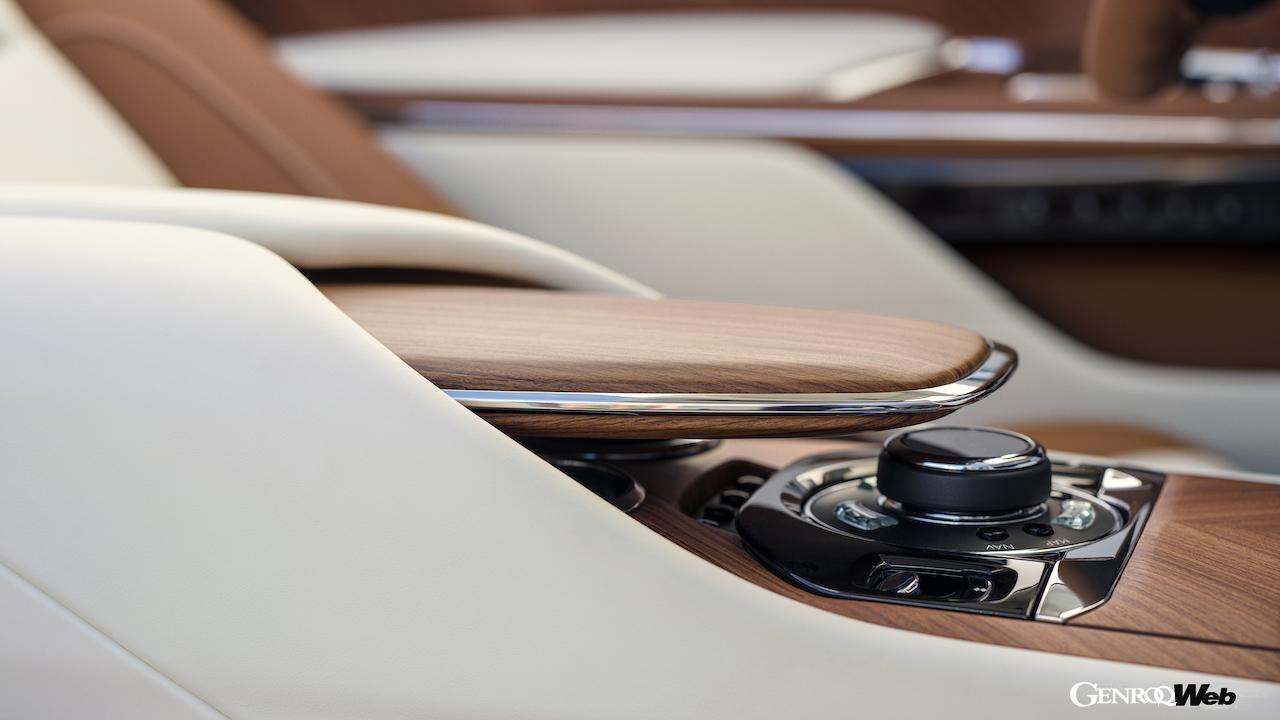 世界に1台のみのロードスター「アルカディア ドロップテイル」のインテリア。