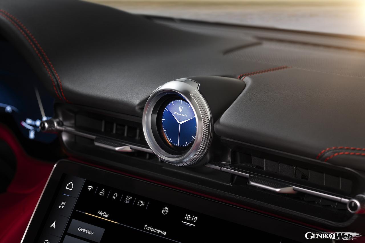 新型「マセラティ グランカブリオ」のインテリア。