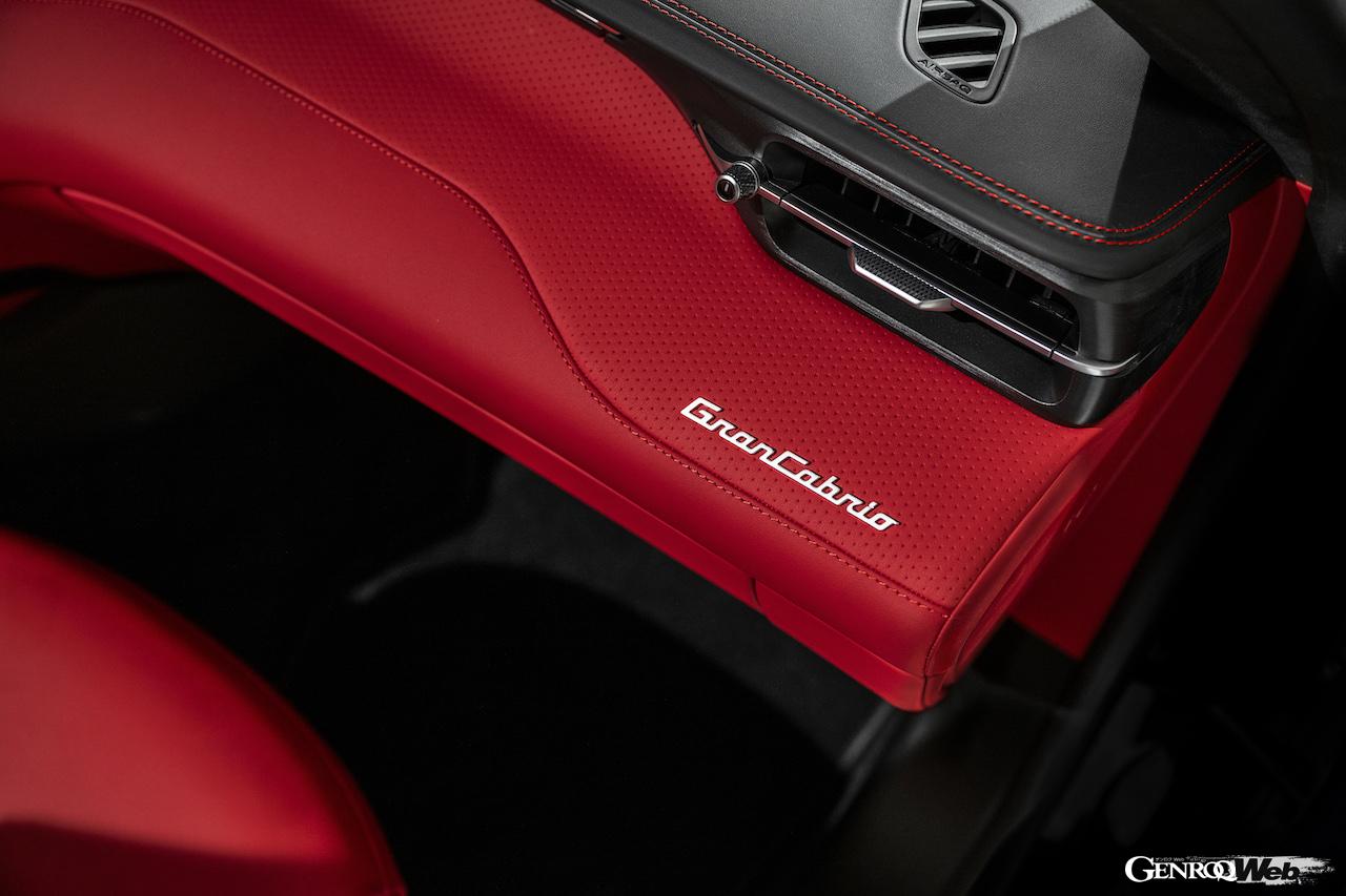 新型「マセラティ グランカブリオ」のインテリア。