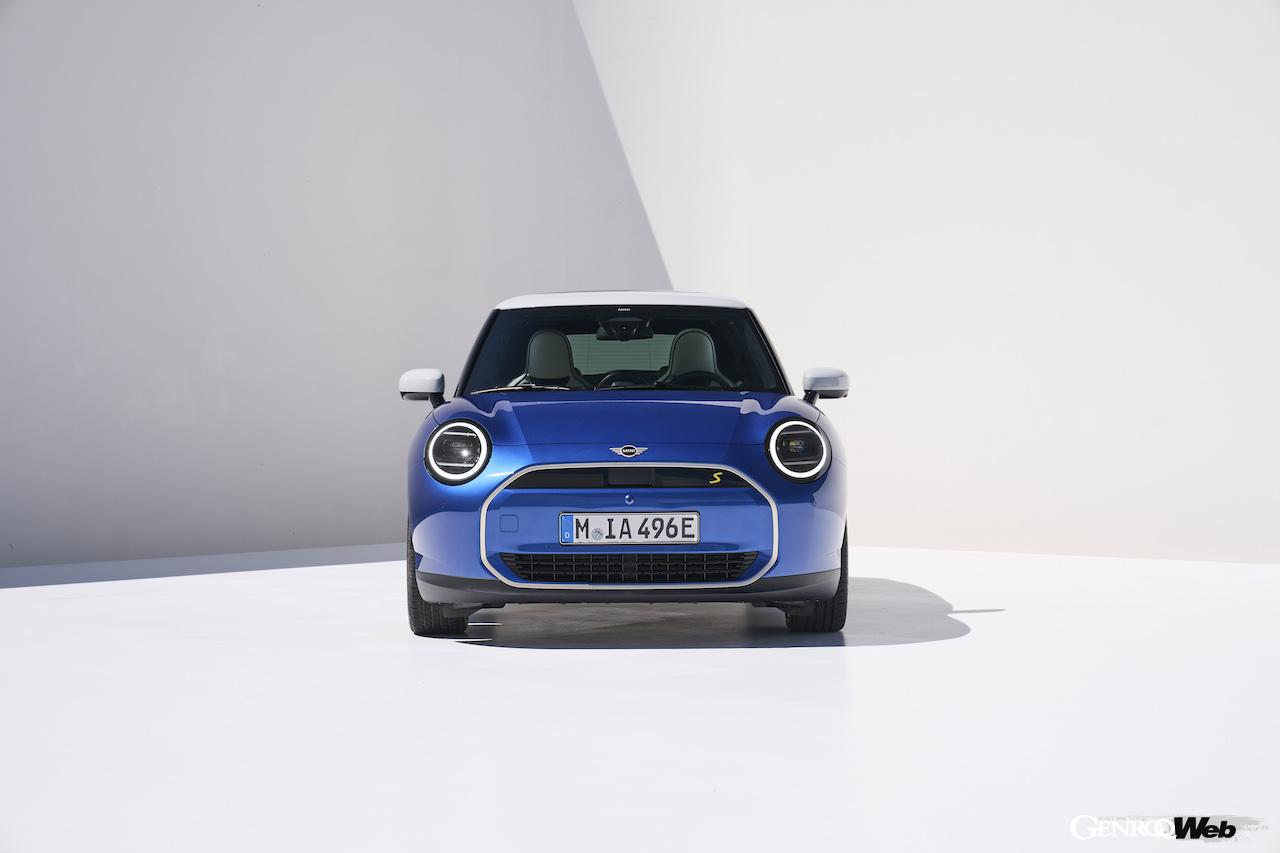 新型「MINI クーパー SE 3ドア」のエクステリア。