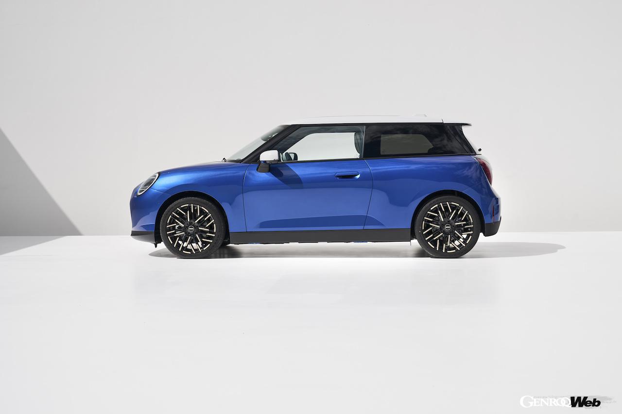 新型「MINI クーパー SE 3ドア」のエクステリア。