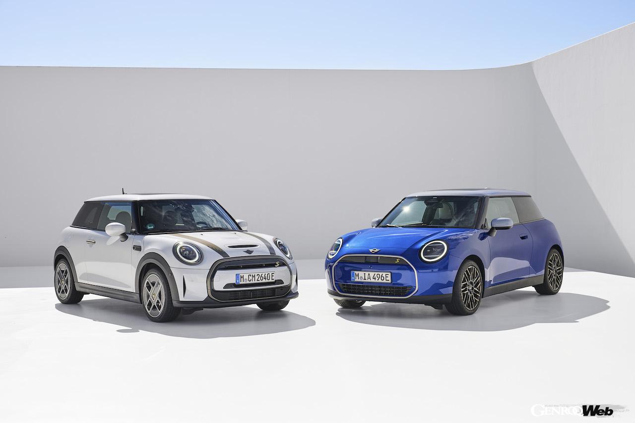 「カリスマティック・シンプリシティ」をテーマに掲げた新型MINI クーパー 3ドアは、クロムパーツやレザーの使用をやめ、リサイクルアルミニウムやリサイクルポリエステルが導入された。左は先代MINI 3ドア、右は新型MIN 3ドア。