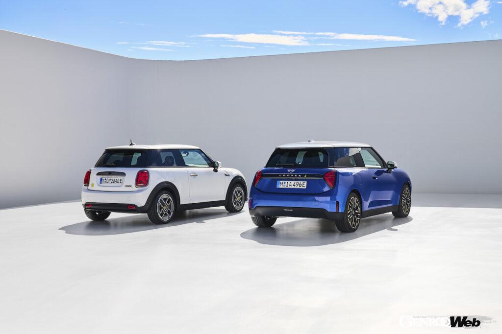 「カリスマティック・シンプリシティ」をテーマに掲げた新型MINI クーパー 3ドアは、クロムパーツやレザーの使用をやめ、リサイクルアルミニウムやリサイクルポリエステルが導入された。左は先代MINI 3ドア、右は新型MIN 3ドア。
