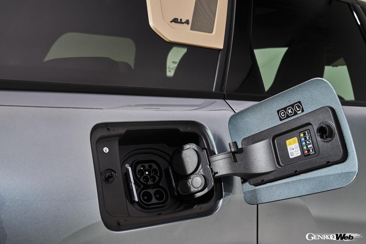 フル電動SUV「MINI カントリーマン SE ALL4」の充電ポート。