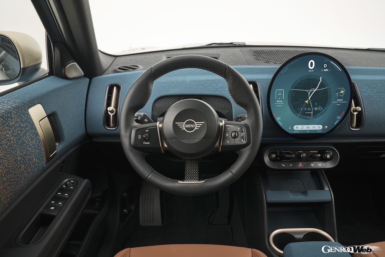 フル電動SUV「MINI カントリーマン SE ALL4」のインテリア。