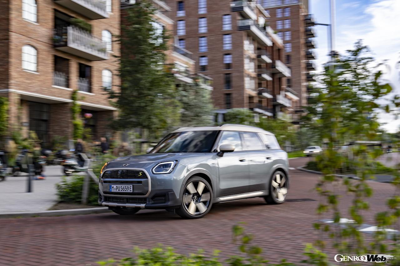 フル電動SUV「MINI カントリーマン SE ALL4」のエクステリア。