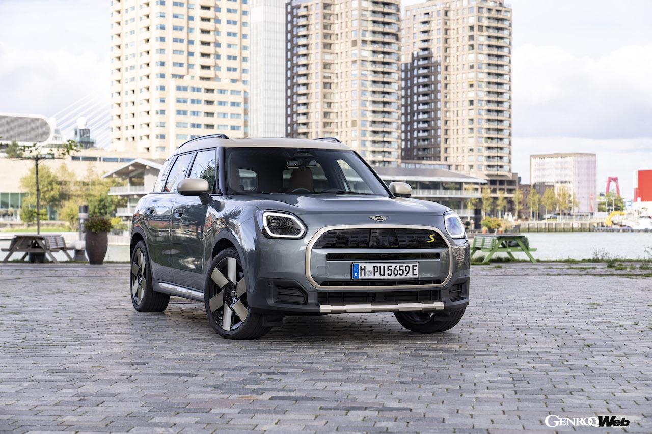 フル電動SUV「MINI カントリーマン SE ALL4」のエクステリア。