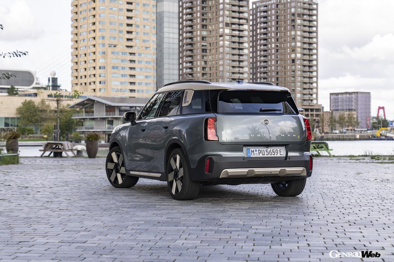 フル電動SUV「MINI カントリーマン SE ALL4」のエクステリア。