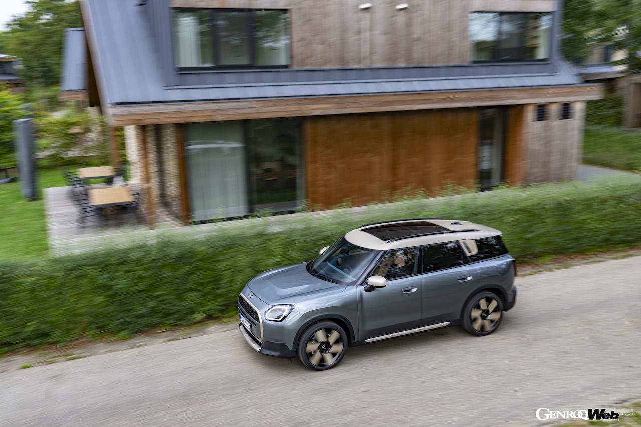 フル電動SUV「MINI カントリーマン SE ALL4」のエクステリア。