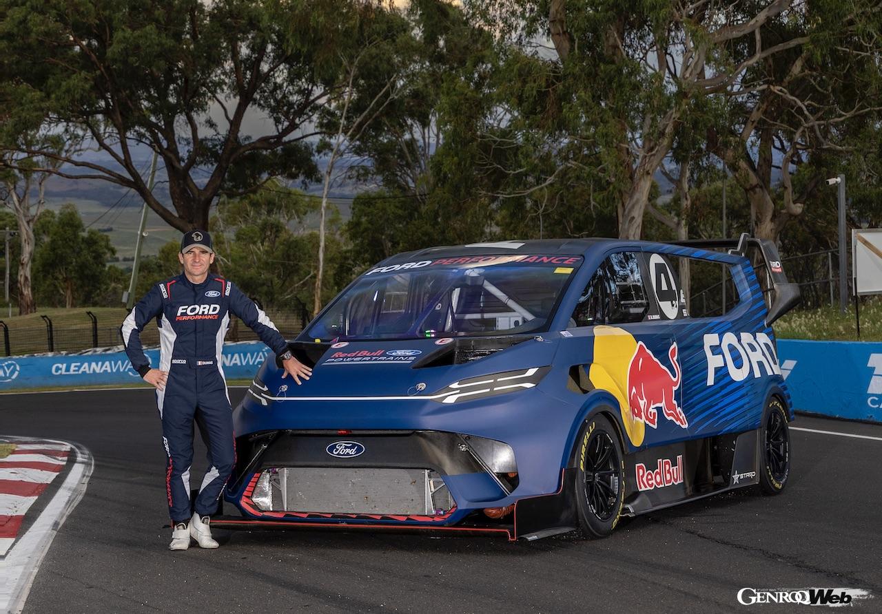 昨年のパイクスピークに続き、フォード・パフォーマンスは高低差のあるサーキットでのタイムアタックを決定。ドライバーは、前回から変わらずに経験豊富なロマン・デュマに託された。