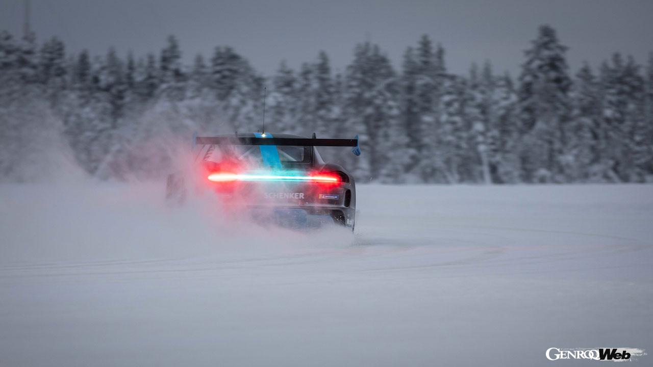 フィンランドの北極圏レヴィにおいて、「ポルシェ GT4 eパフォーマンス・ツアー」が実施された。
